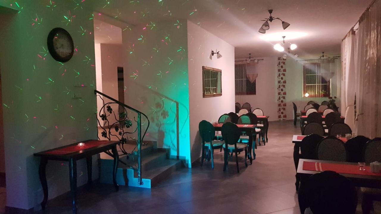 Potok 5 Hotel Zloczew Eksteriør billede